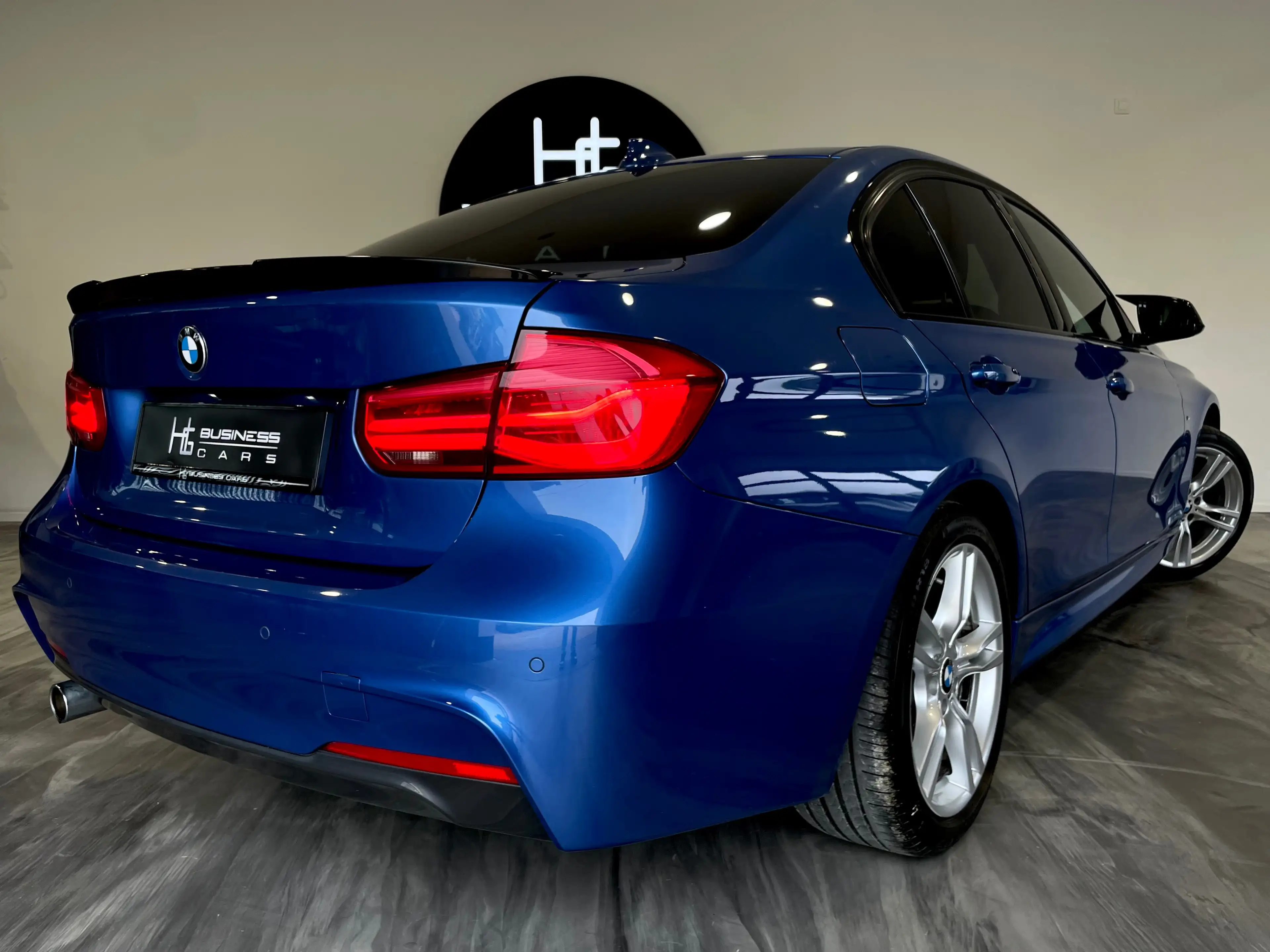 BMW 318 iA/ PACK M/ SHADOW LINE/ APPLE CARPLAY/ FULL LED/ CUIR/ CLIM — photo 2