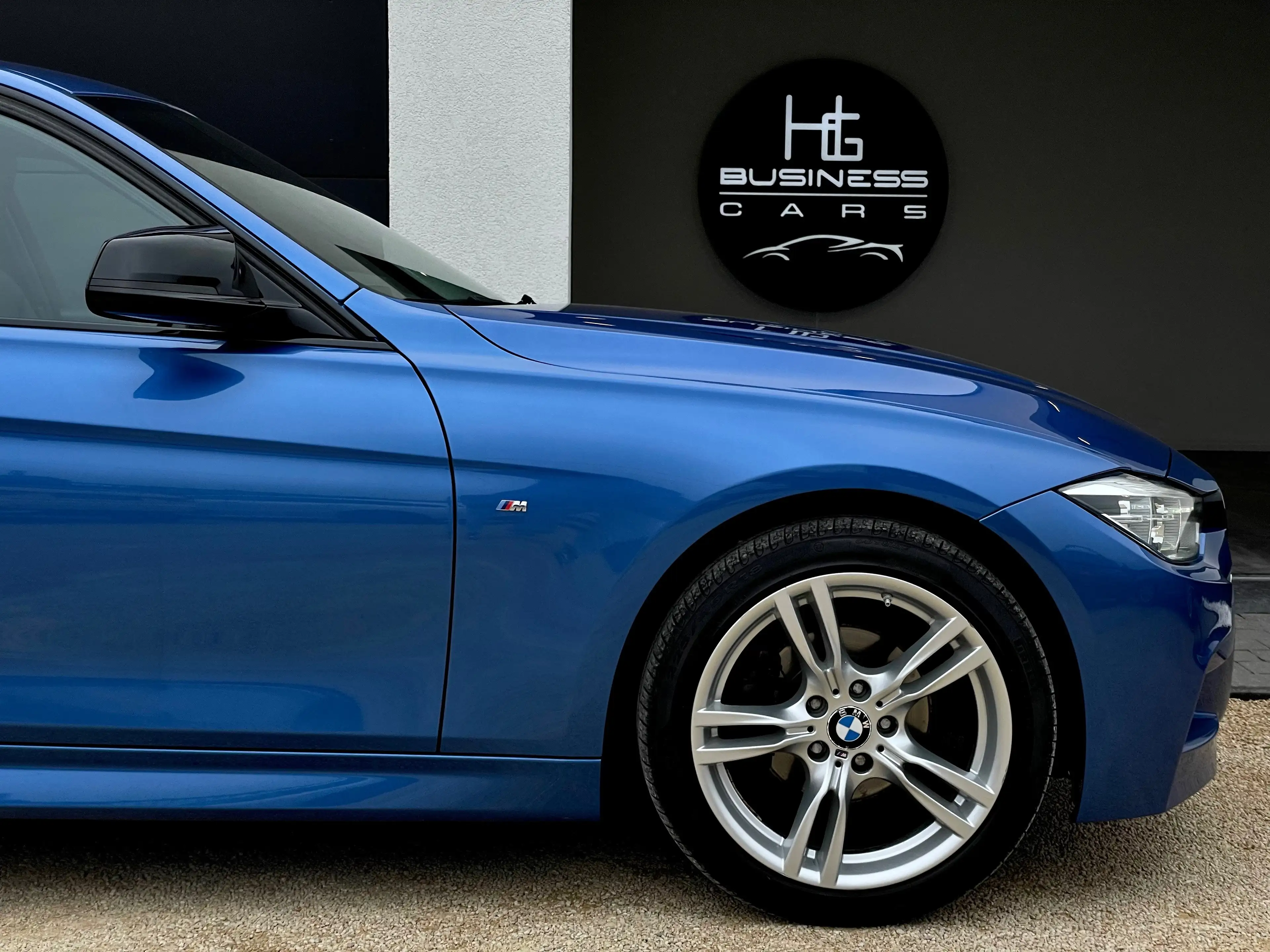 BMW 318 iA/ PACK M/ SHADOW LINE/ APPLE CARPLAY/ FULL LED/ CUIR/ CLIM — photo 13