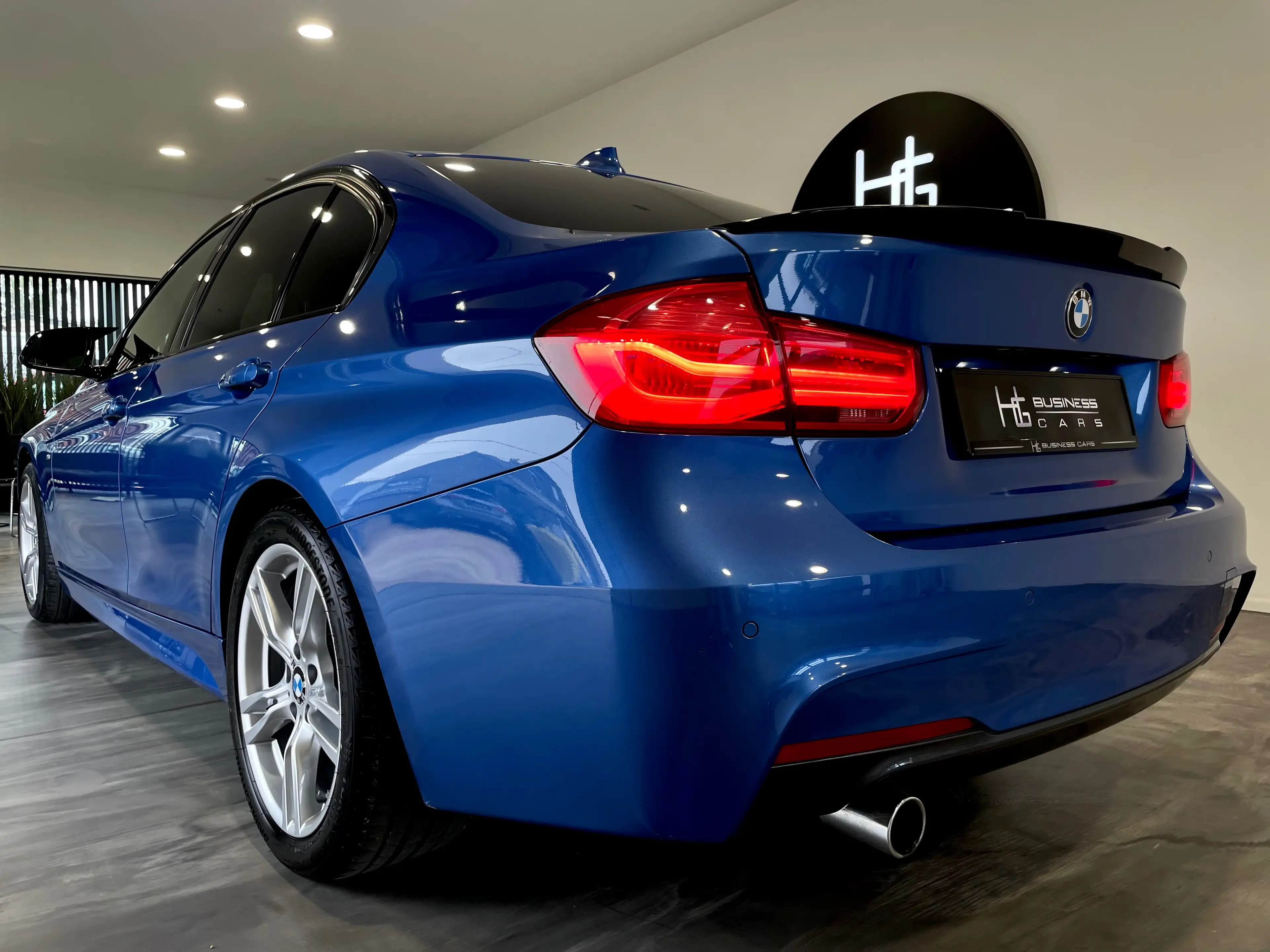 BMW 318 iA/ PACK M/ SHADOW LINE/ APPLE CARPLAY/ FULL LED/ CUIR/ CLIM — photo 6
