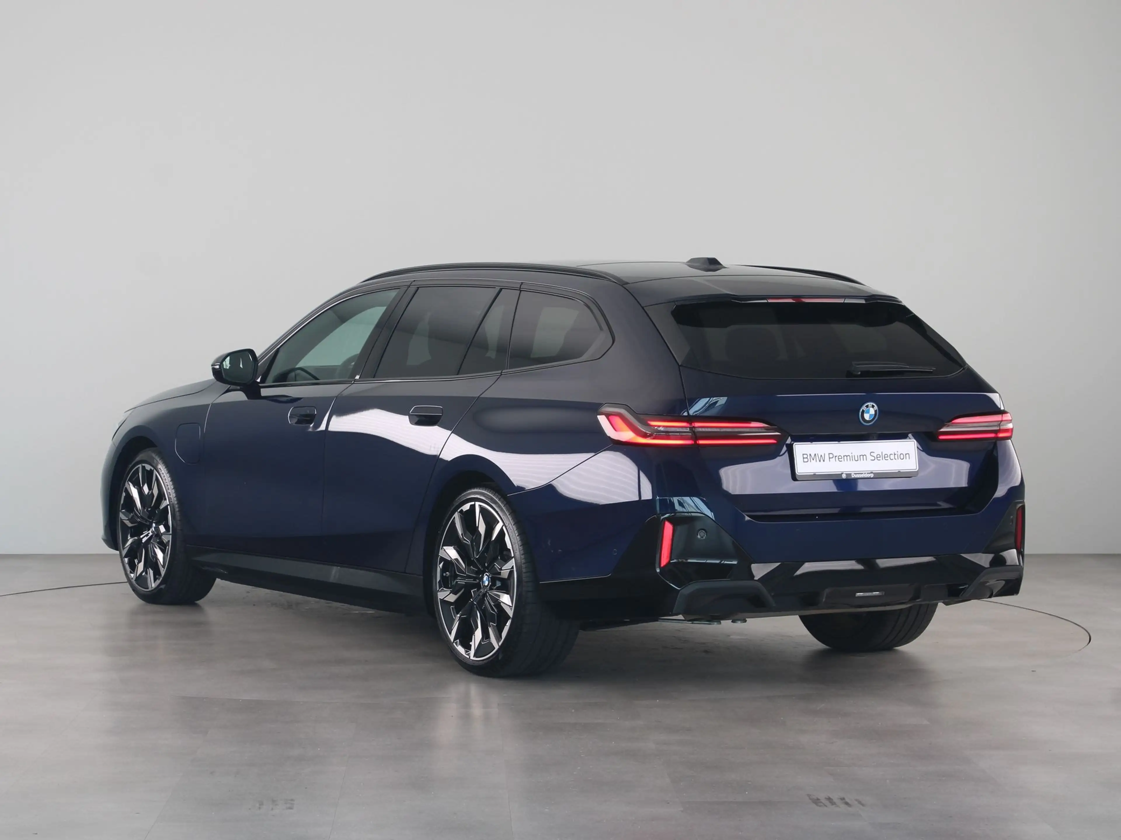 BMW 550 5 Serie 550e Touring xDrive — photo 13