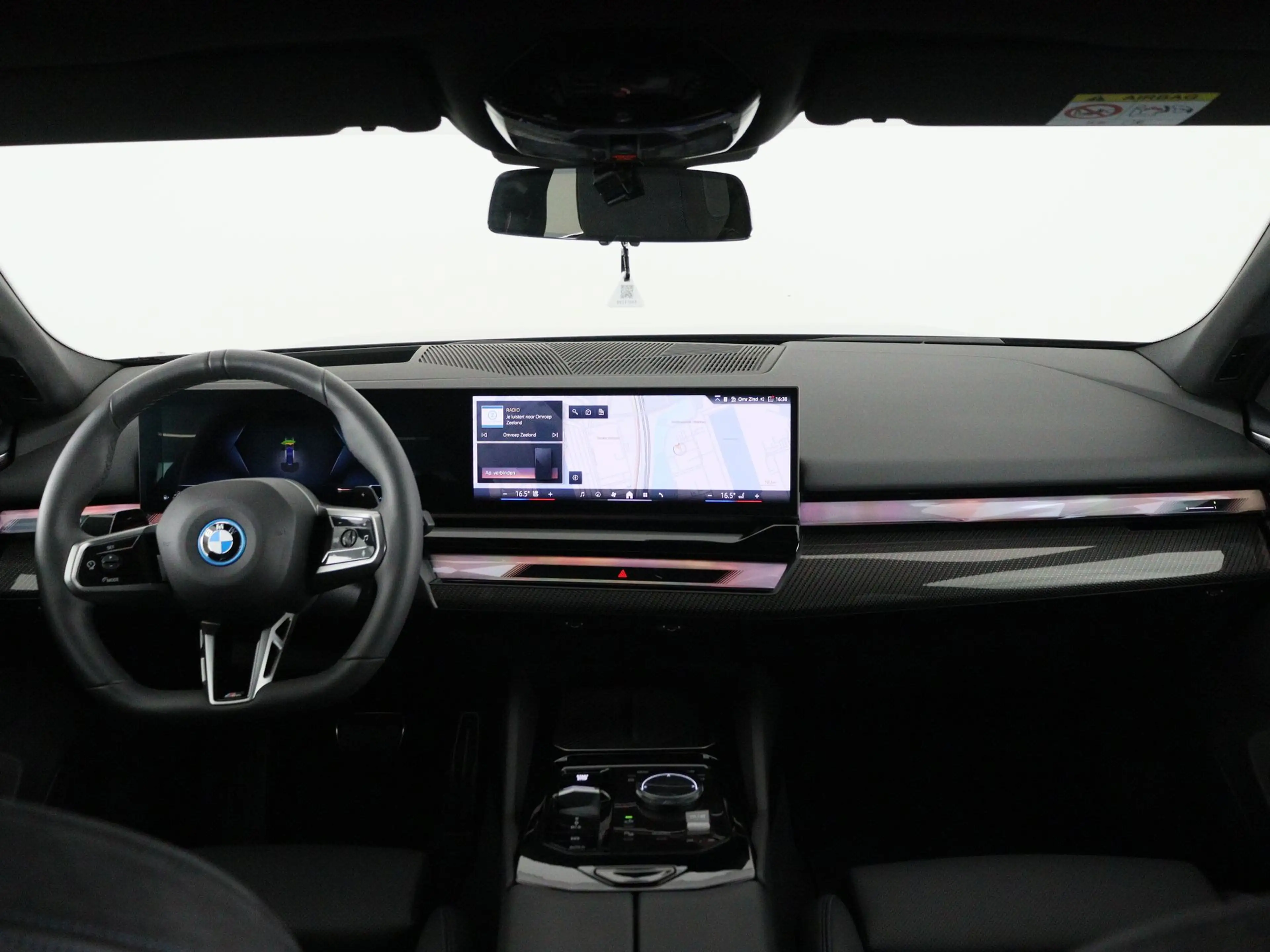 BMW 550 5 Serie 550e Touring xDrive — photo 15