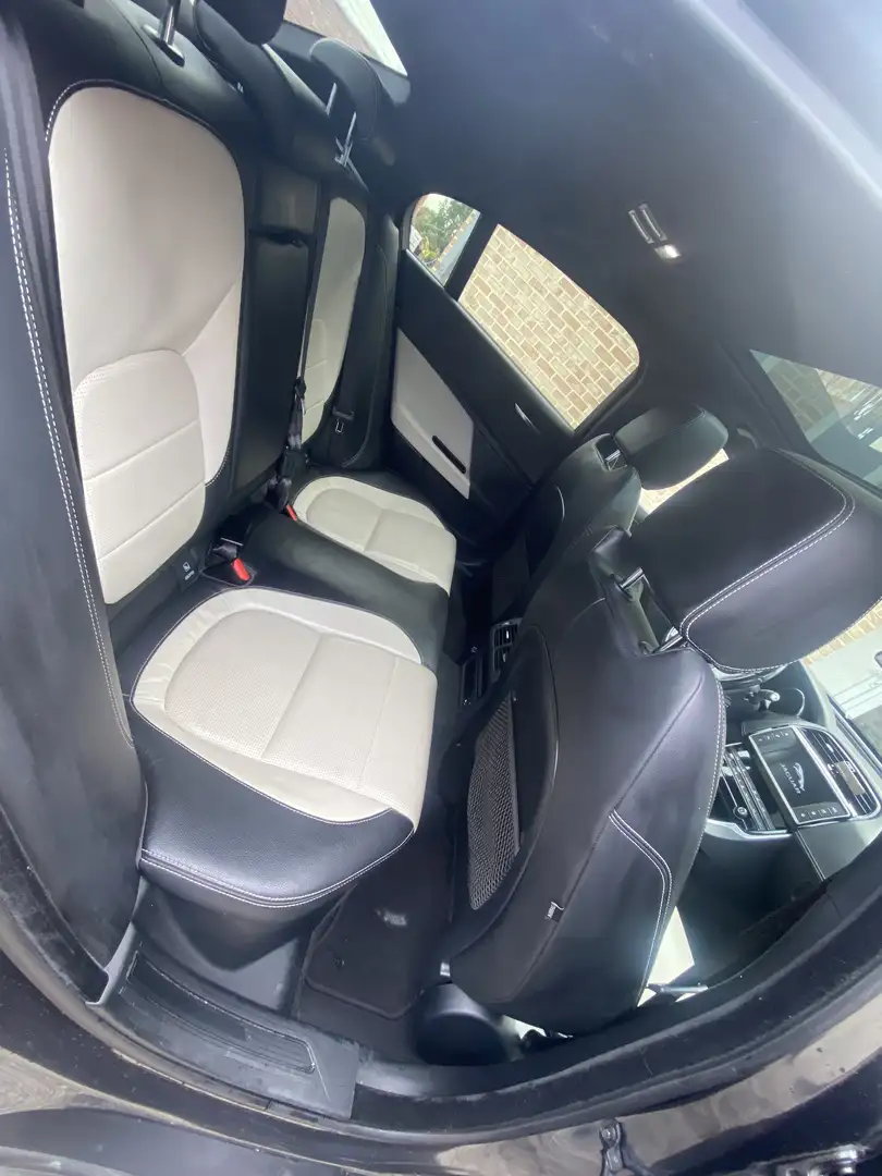 Jaguar XE 2.0 D E-Performance R-Sport - 2