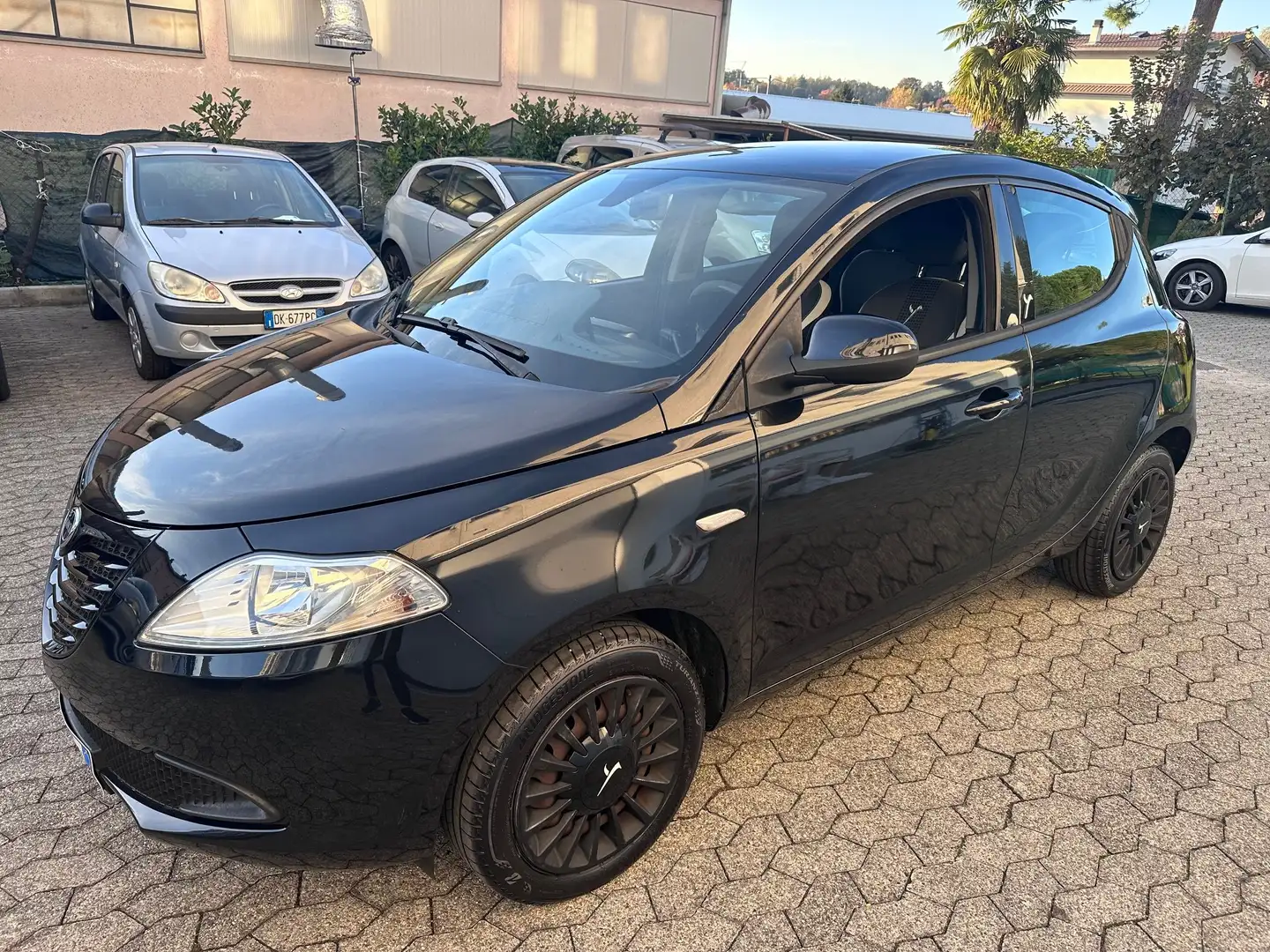 Lancia Ypsilon Ypsilon III 1.2 8v Elefant 69cv*NEOPATENTATI*CLIMA Schwarz - 1