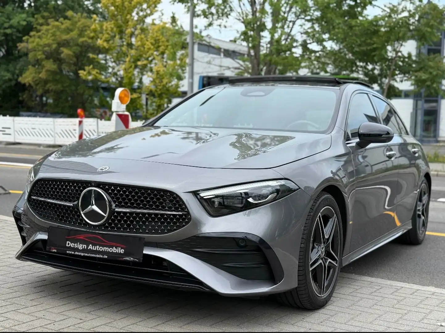 Mercedes-Benz A 200 7G-DCT AMG LINE*PANO/MEMORY/360°/LASER/HUD Grau - 2