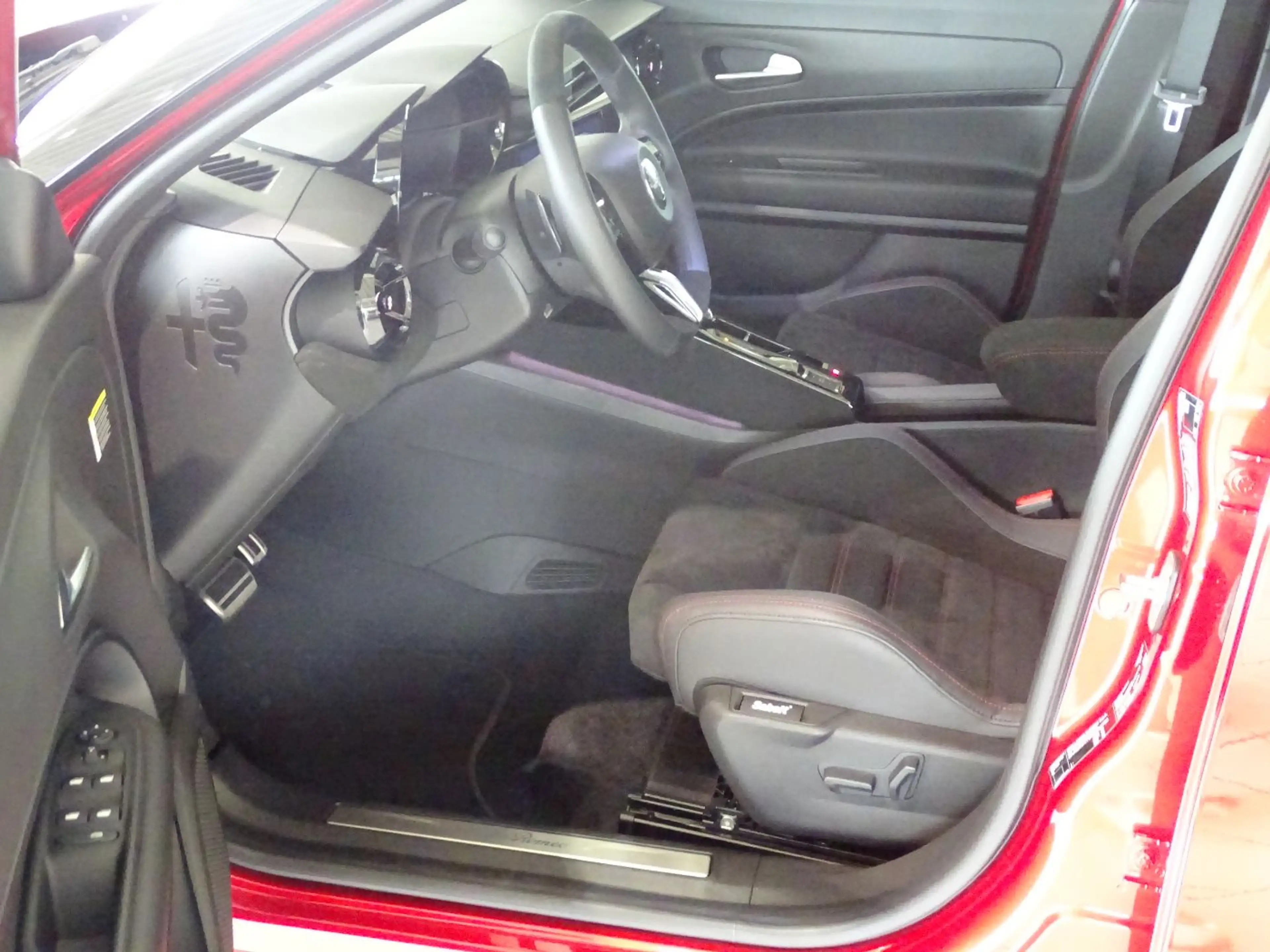 Alfa Romeo Junior SPECIALE 1.2 VGT Mild Hybrid LED+Navi+LM — photo 13