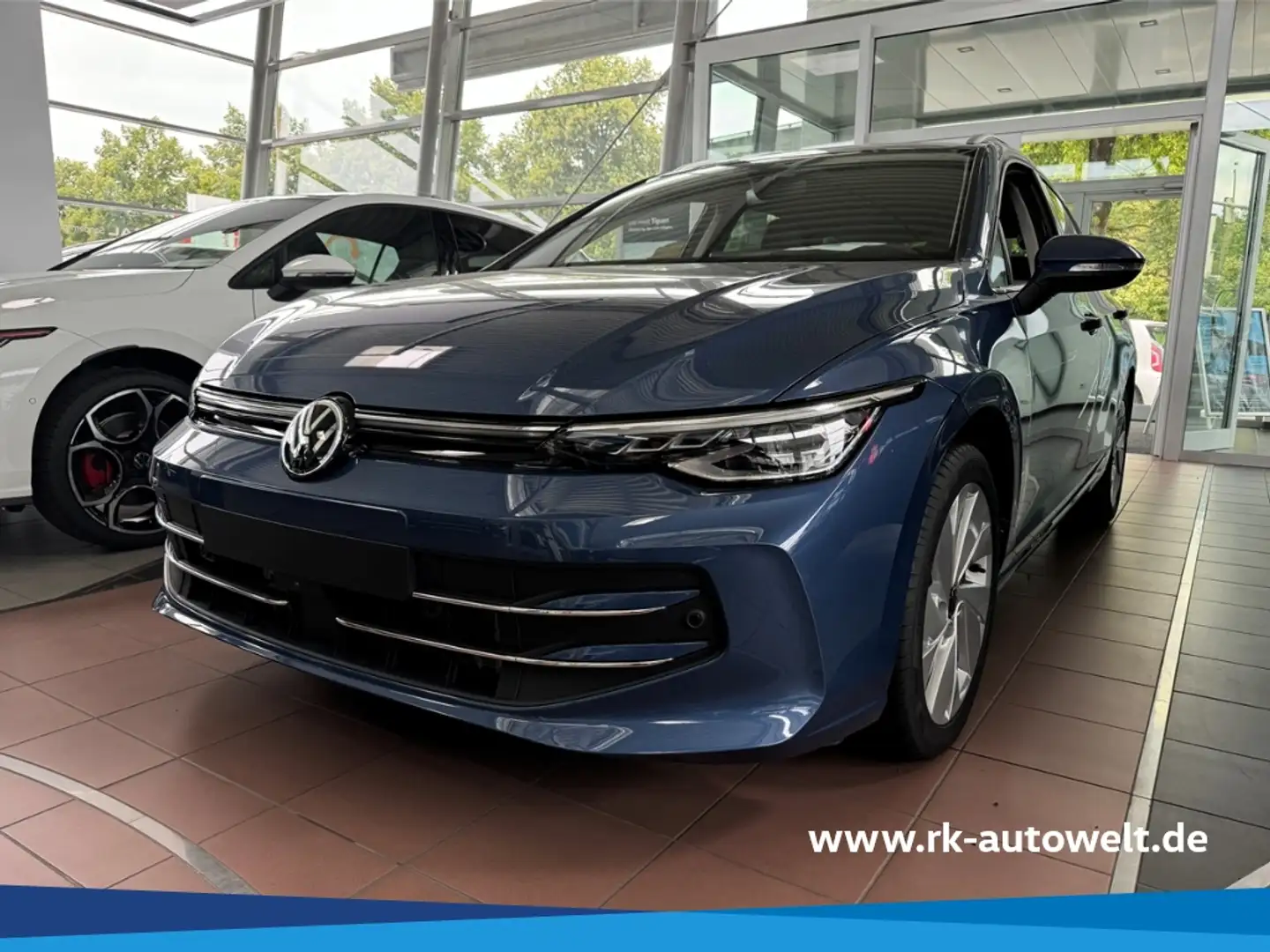 Volkswagen Golf Variant 1.5 eTSI Style HUD  Pano AHK-el. klappb. El. Panod Albastru - 1