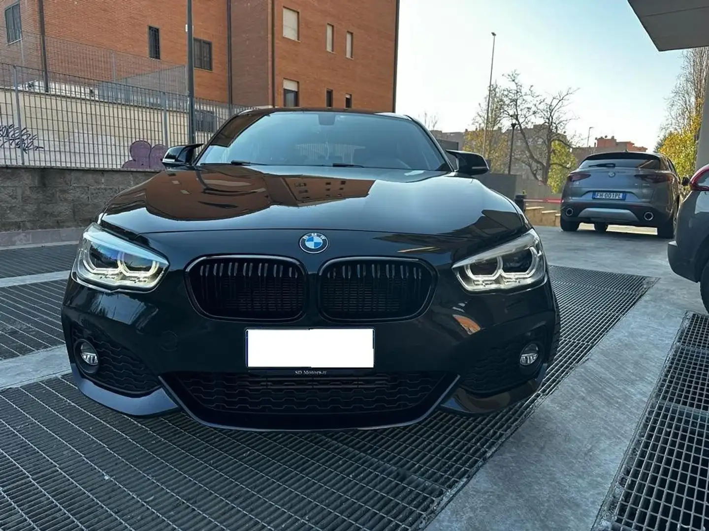 BMW 118 d 5p. Msport *AUTO*LED*NAVI*CL18* Zwart - 2