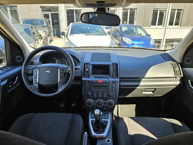 Land Rover Freelander 2 view 8
