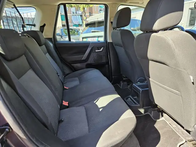 Land Rover Freelander 2 view 11