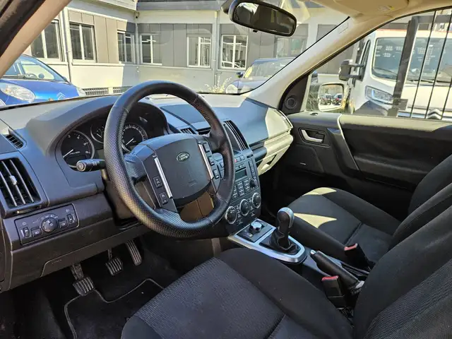 Land Rover Freelander 2 view 6