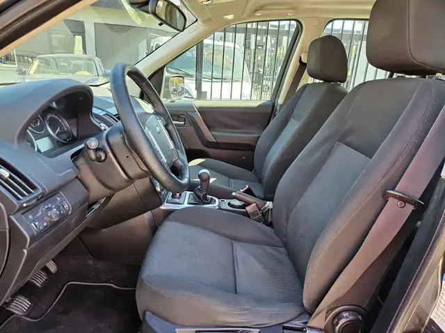 Land Rover Freelander 2 view 7