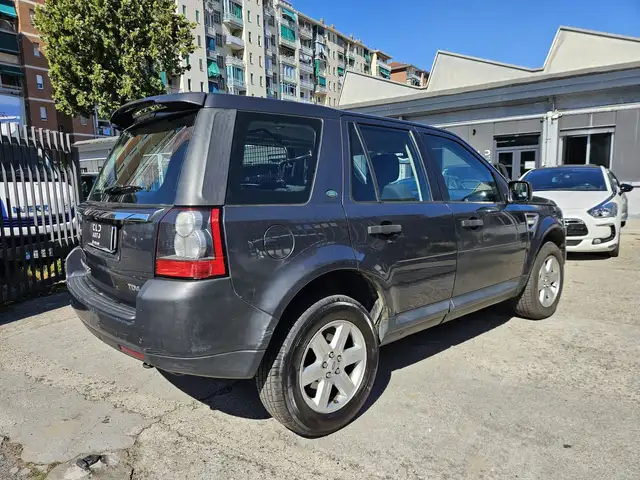 Land Rover Freelander 2 view 3