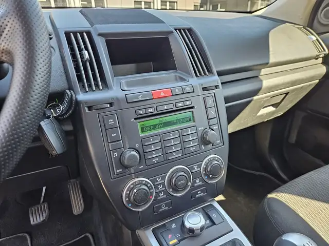 Land Rover Freelander 2 view 13