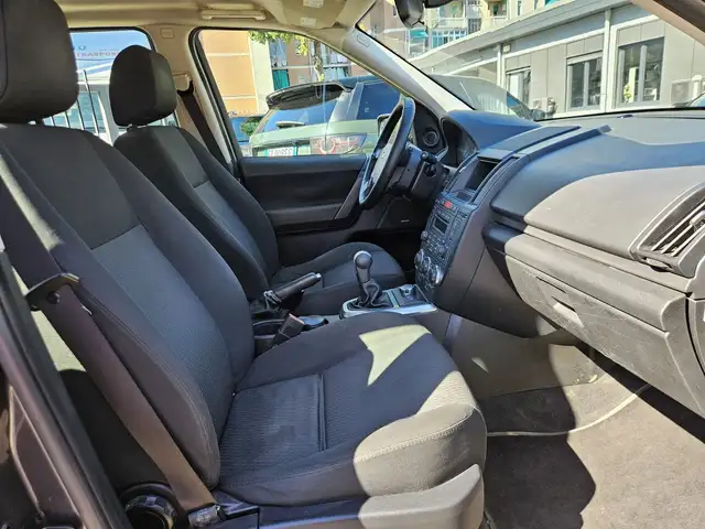 Land Rover Freelander 2 view 10