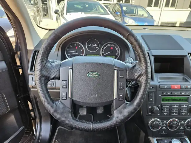 Land Rover Freelander 2 view 12