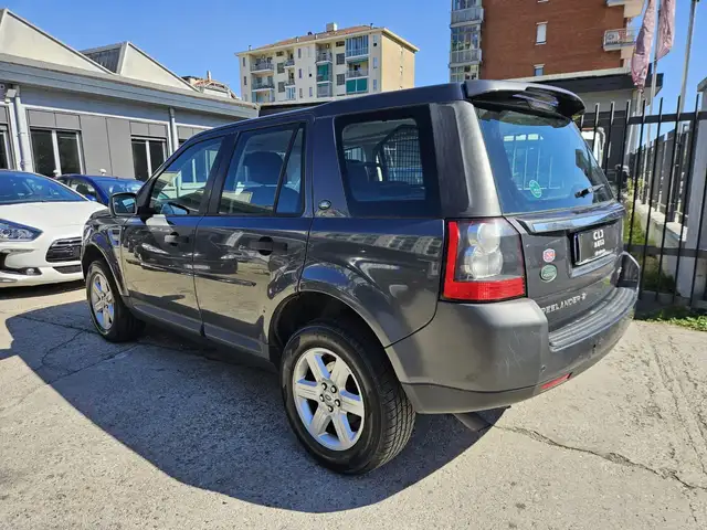 Land Rover Freelander 2 view 5