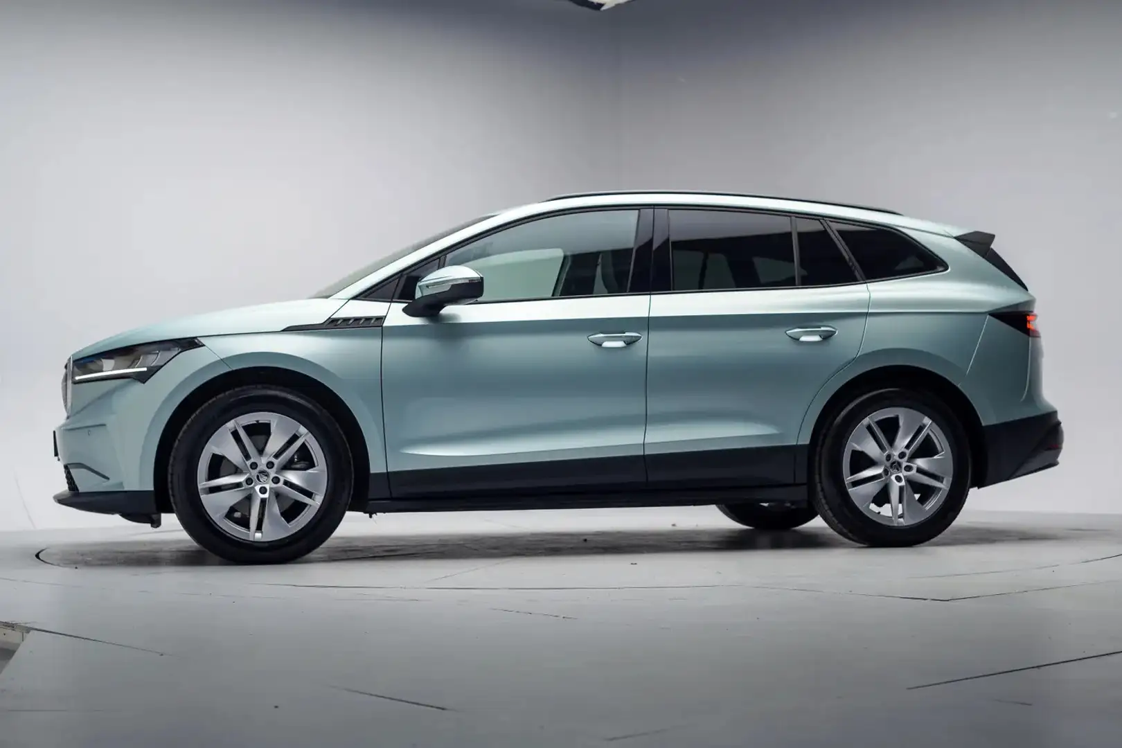 Skoda Enyaq iV 60 3-Fase [ Warmtepomp LED Navi Camera Stoelver Grigio - 2