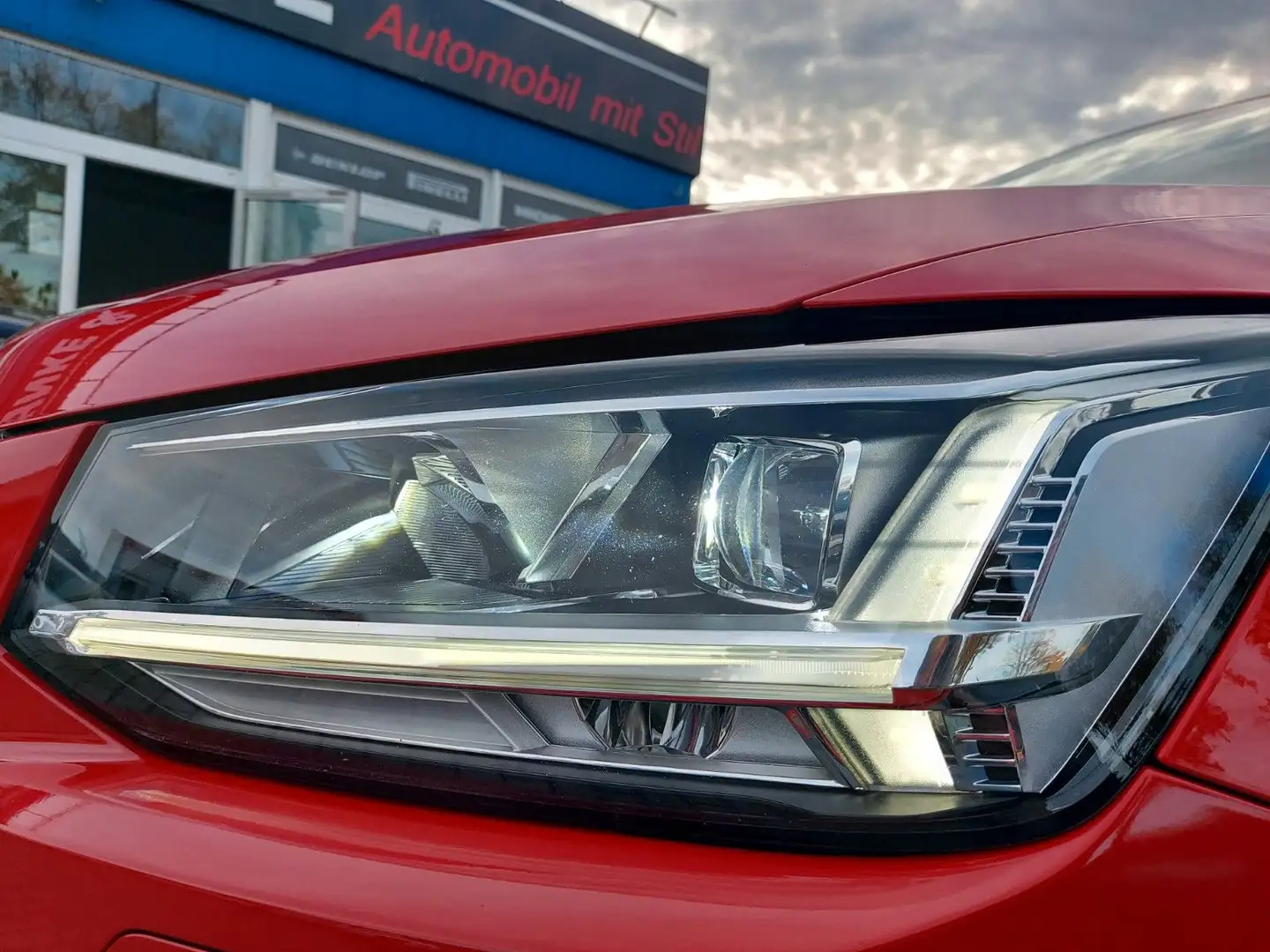 Audi Q2 40 TFSI quattro sport LED Leder Kamera AHK Rot - 2