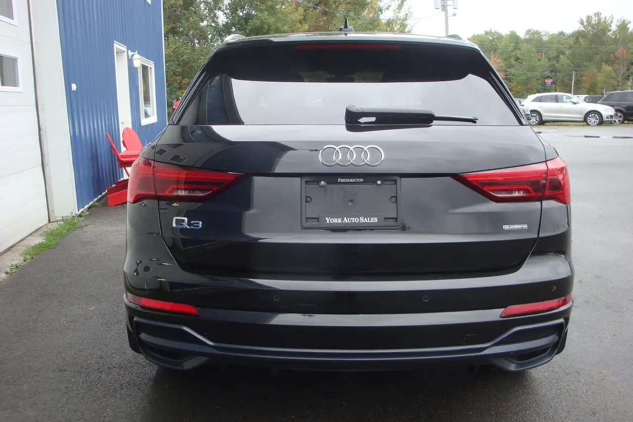 Audi Q3 снимка Audi Q3