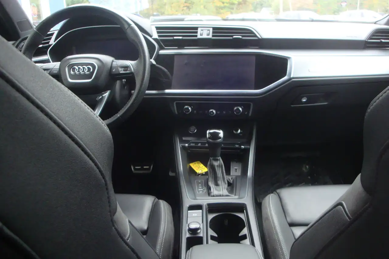 Audi Q3 снимка Audi Q3