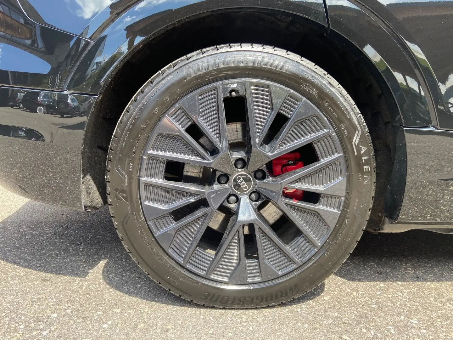 Audi Q8 50 e-tron quattro S line Schwarz - 2