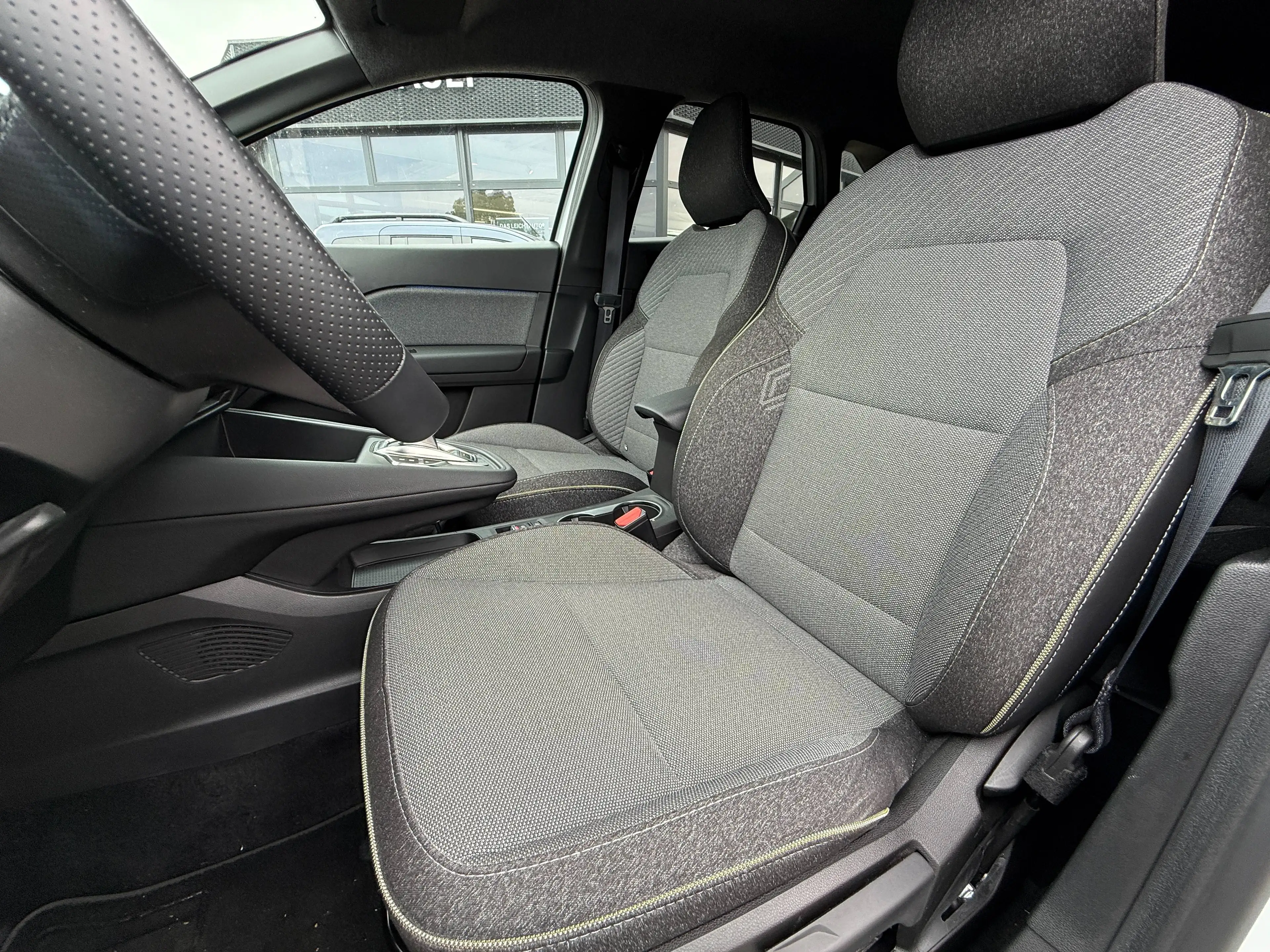 Renault Symbioz 145 E-Tech Full Hybrid Techno — photo 10