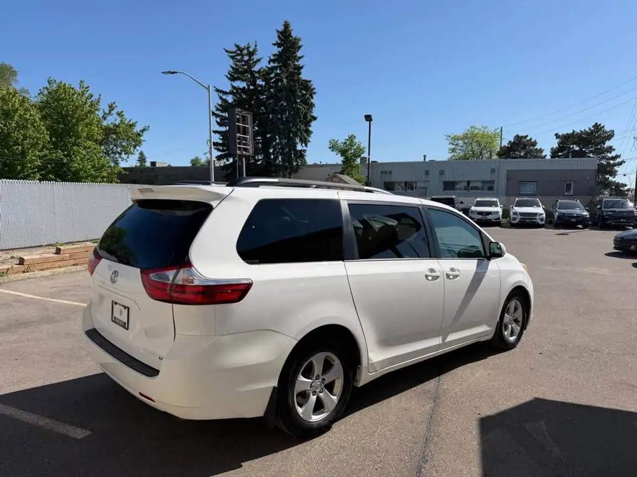Toyota Sienna photo Toyota Sienna