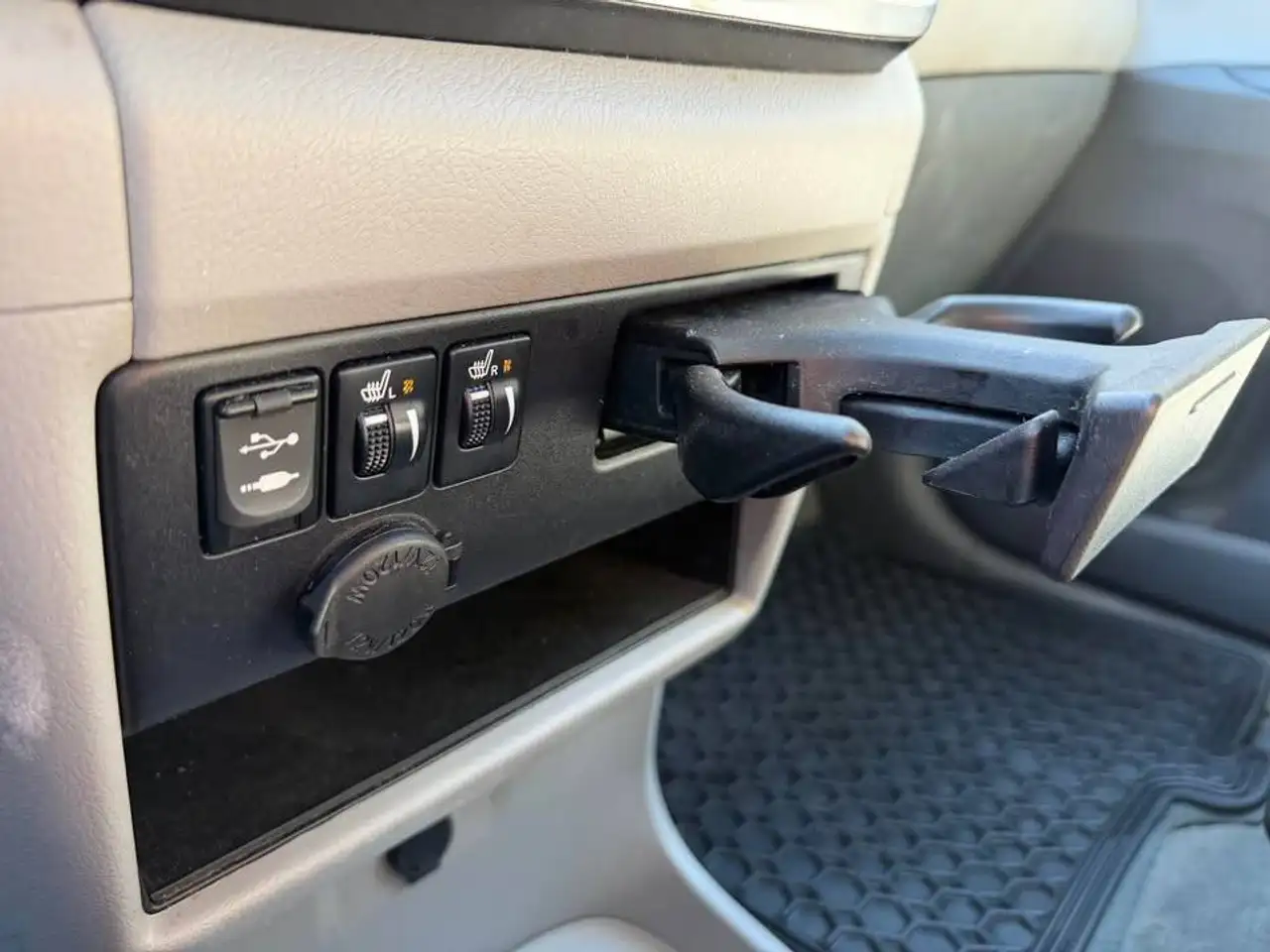 Toyota Sienna photo Toyota Sienna