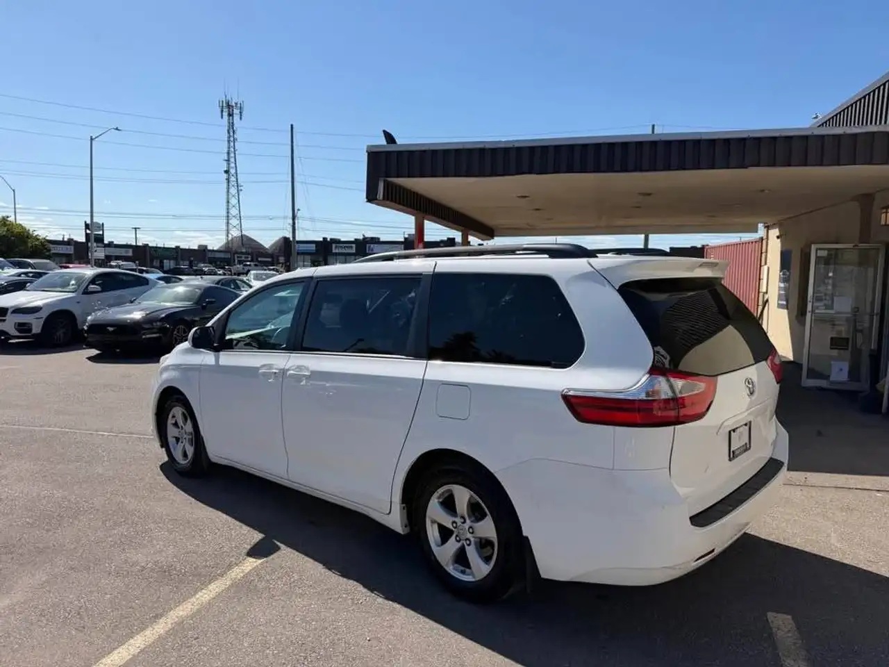 Toyota Sienna photo Toyota Sienna