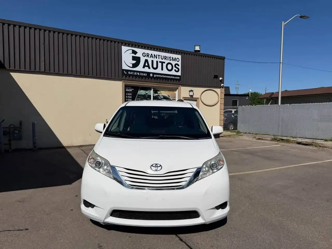 Toyota Sienna photo Toyota Sienna