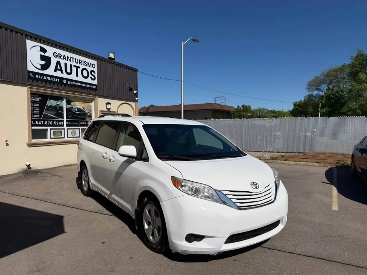 Toyota Sienna photo Toyota Sienna