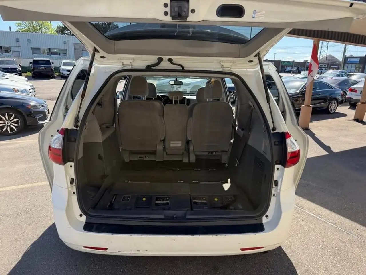 Toyota Sienna photo Toyota Sienna