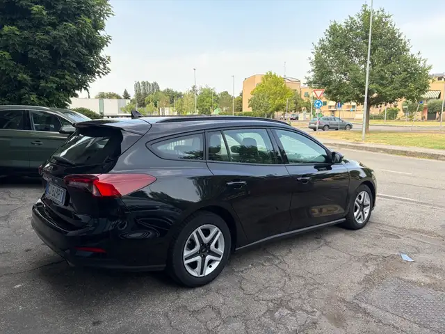 Ford Focus view 4