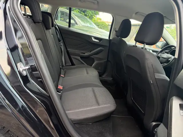Ford Focus view 7