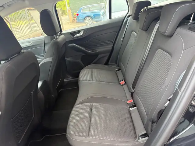 Ford Focus view 6