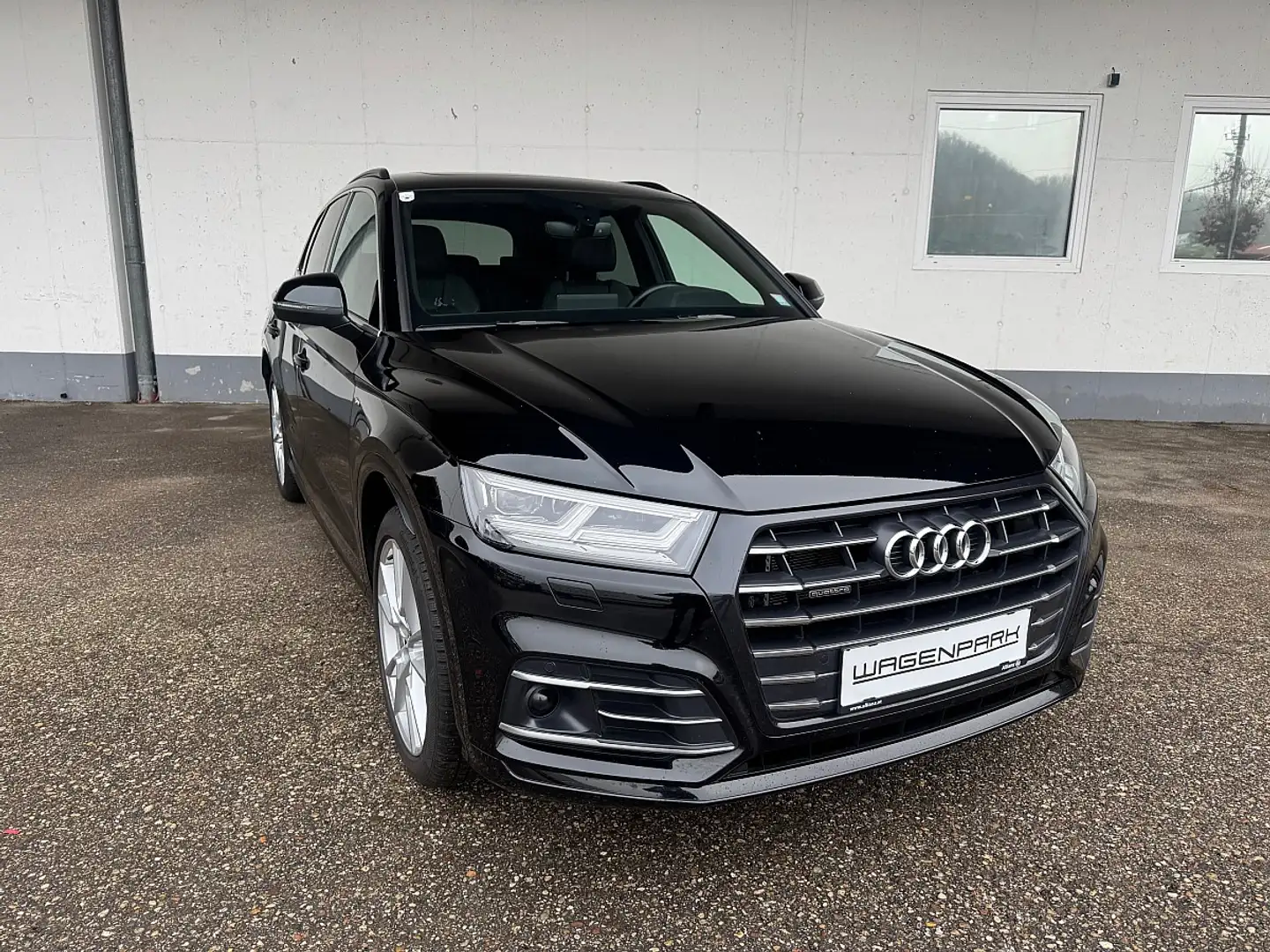 Audi Q5 55 TFSI e quattro sport S line Sport-Paket Plus Schwarz - 2