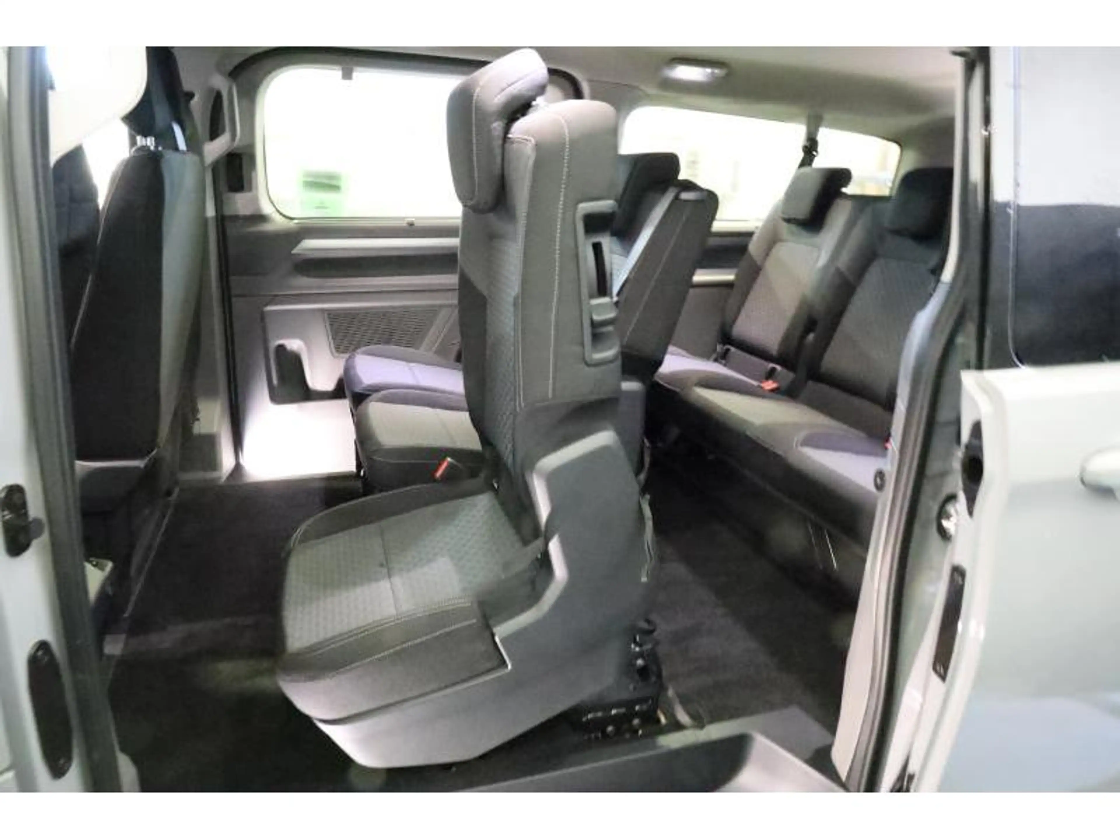 Volkswagen T7 Caravelle Style LONG LR 9P — photo 10