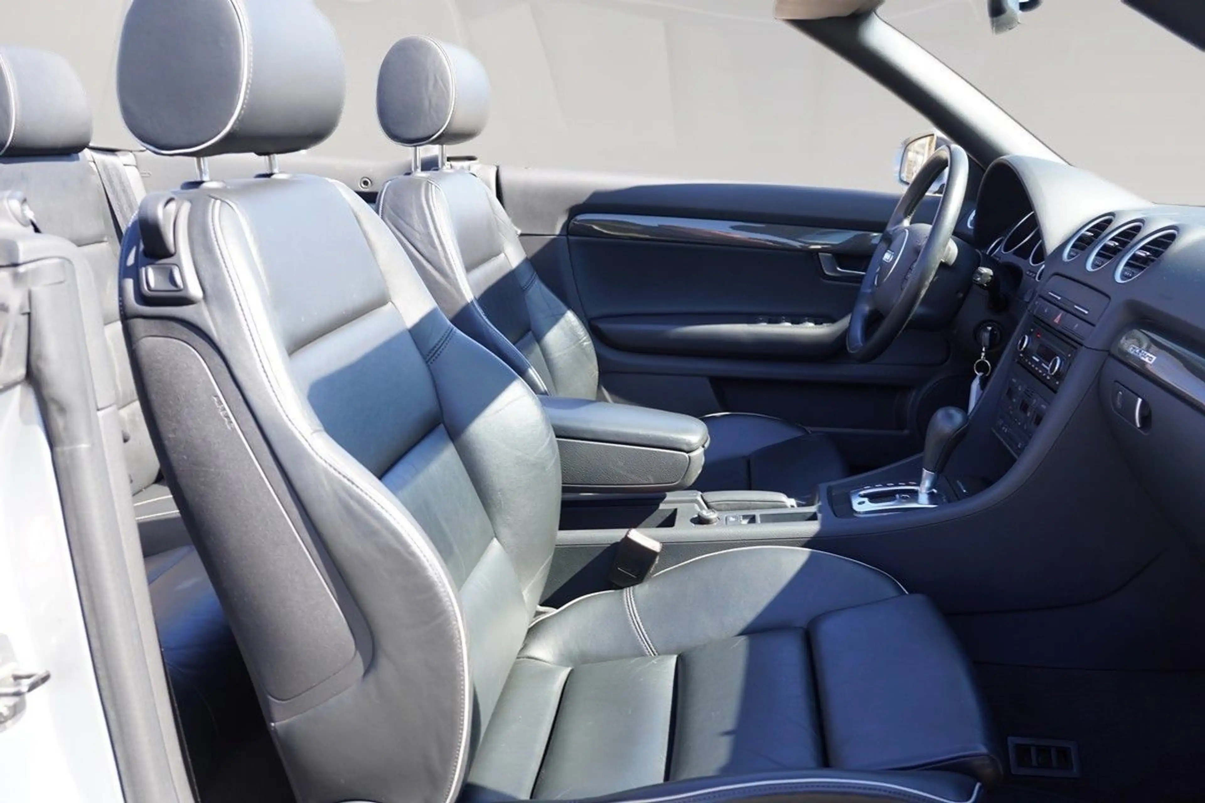 Audi S4 Cabrio 4.2 V8 quattro Automatik-Leder-Bose — photo 6