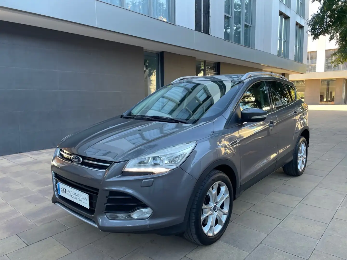 Ford Kuga 2.0TDCi Titanium 4x2 140 Grau - 1