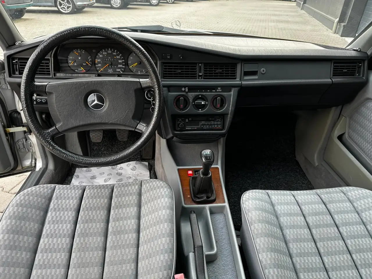 Mercedes-Benz 190 2.0 / UNIEKE AUTO / ORIGINEEL NL / NAP / SCHUIFDAK, foto 10