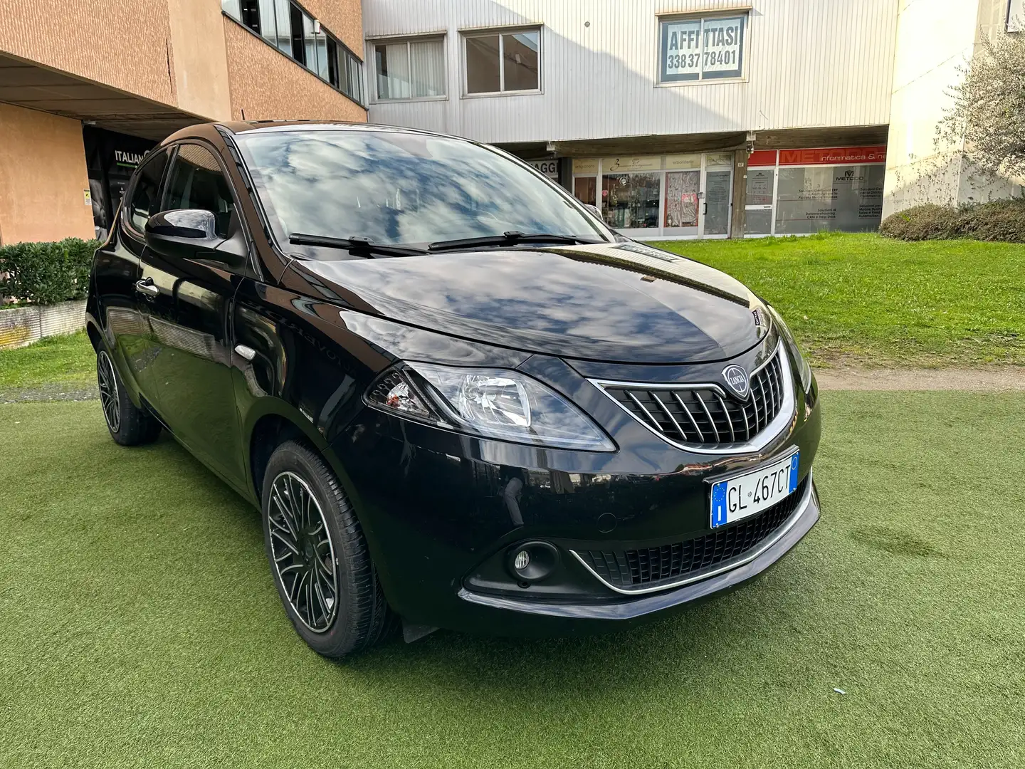Lancia Ypsilon 1.0 firefly Hybrid Gold UNIPROP OK NEOPATENTATI Nero - 2