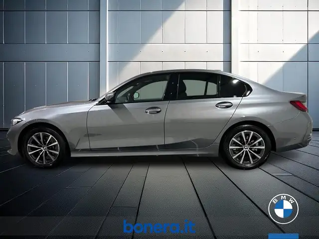 BMW 3 Series view 9