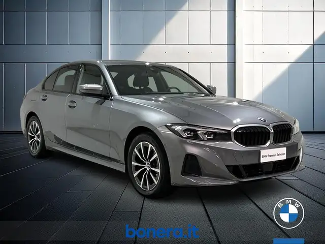 BMW 3 Series view 4