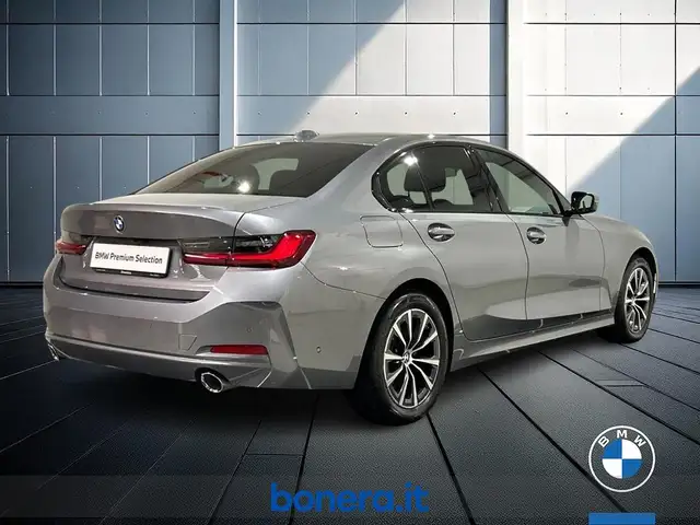 BMW 3 Series view 6