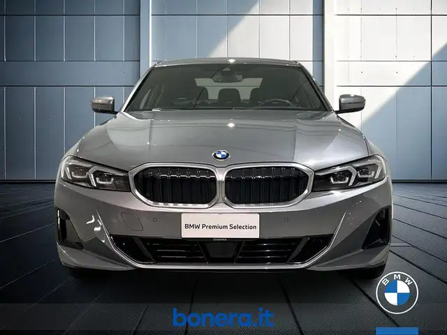 BMW 3 Series view 3