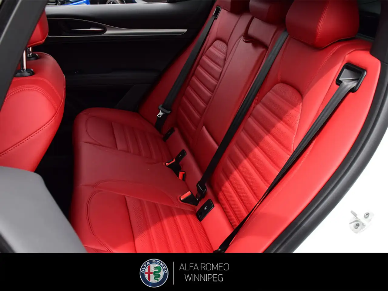Alfa Romeo Stelvio снимка Alfa Romeo Stelvio