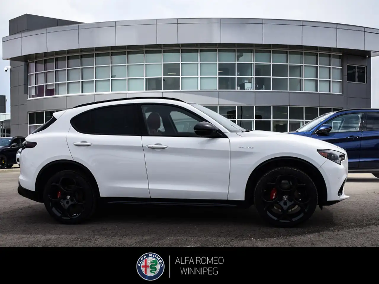 Alfa Romeo Stelvio снимка Alfa Romeo Stelvio