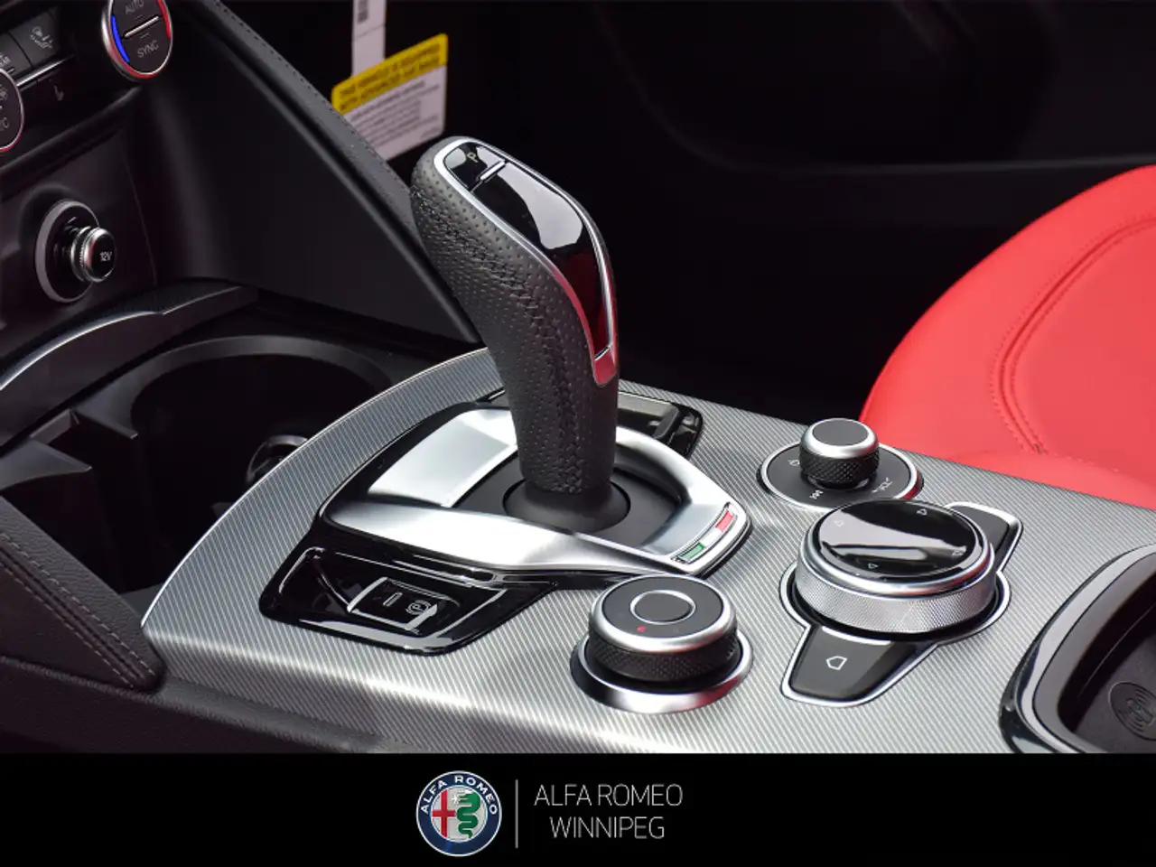 Alfa Romeo Stelvio снимка Alfa Romeo Stelvio