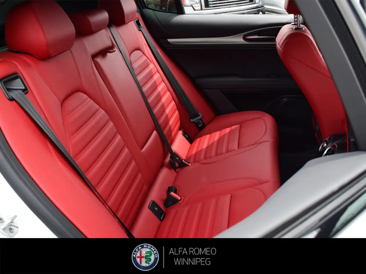 Alfa Romeo Stelvio снимка Alfa Romeo Stelvio