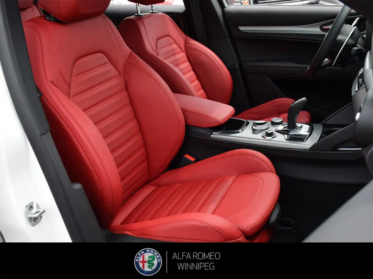Alfa Romeo Stelvio снимка Alfa Romeo Stelvio